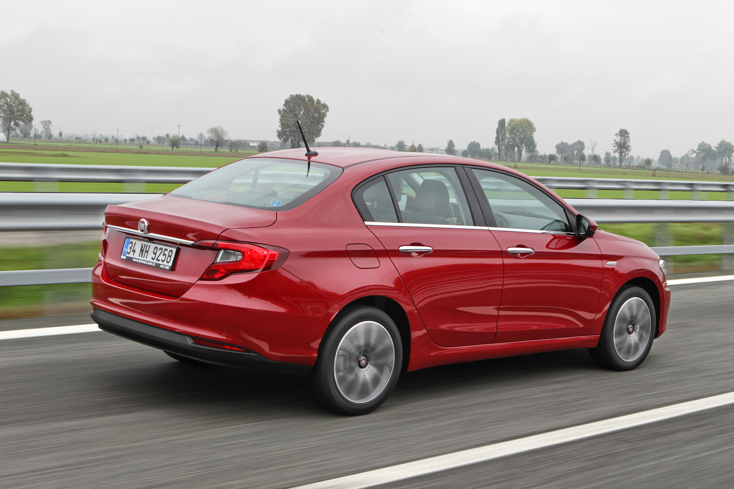 New Fiat Tipo 2016 rear tracking 2