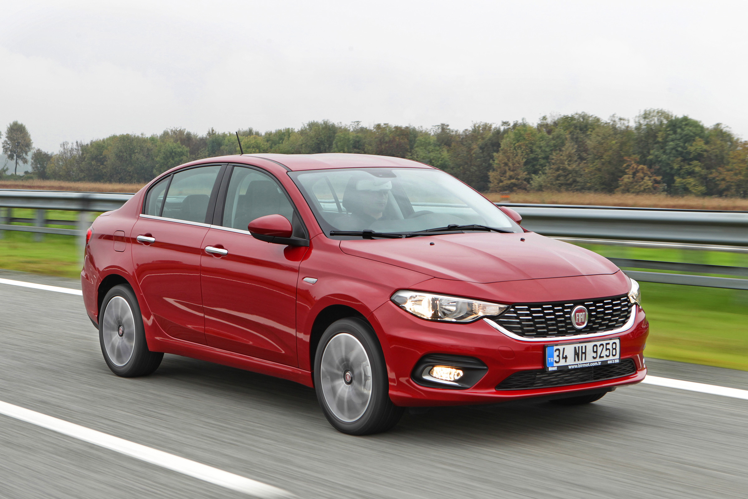 New Fiat Tipo 2016 front tracking 2