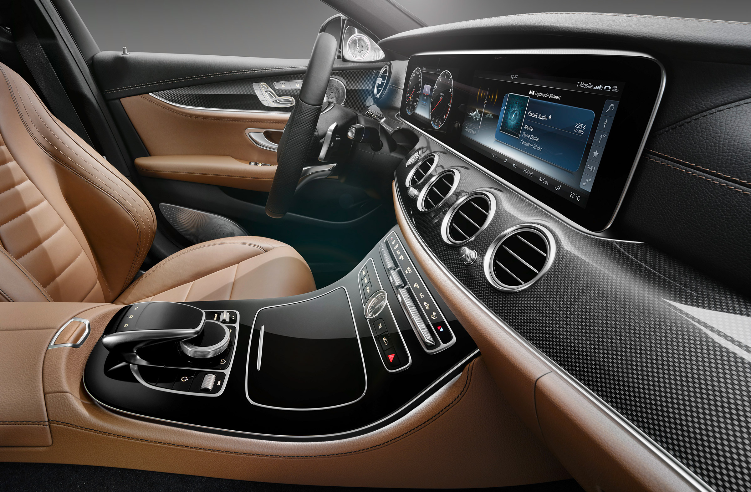 Mercedes E-Class interior side black/brown