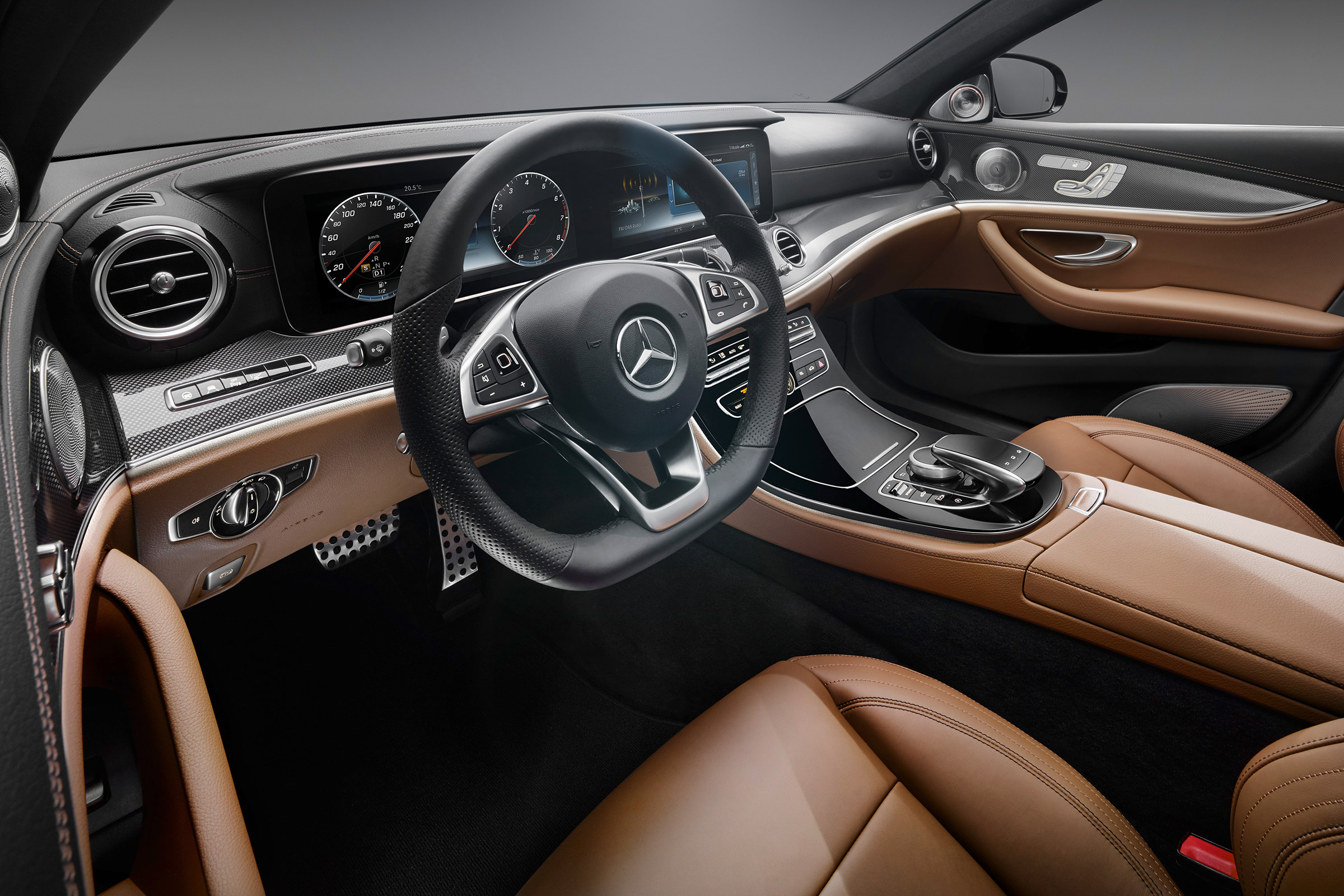 Mercedes E-Class dash black/brown profile