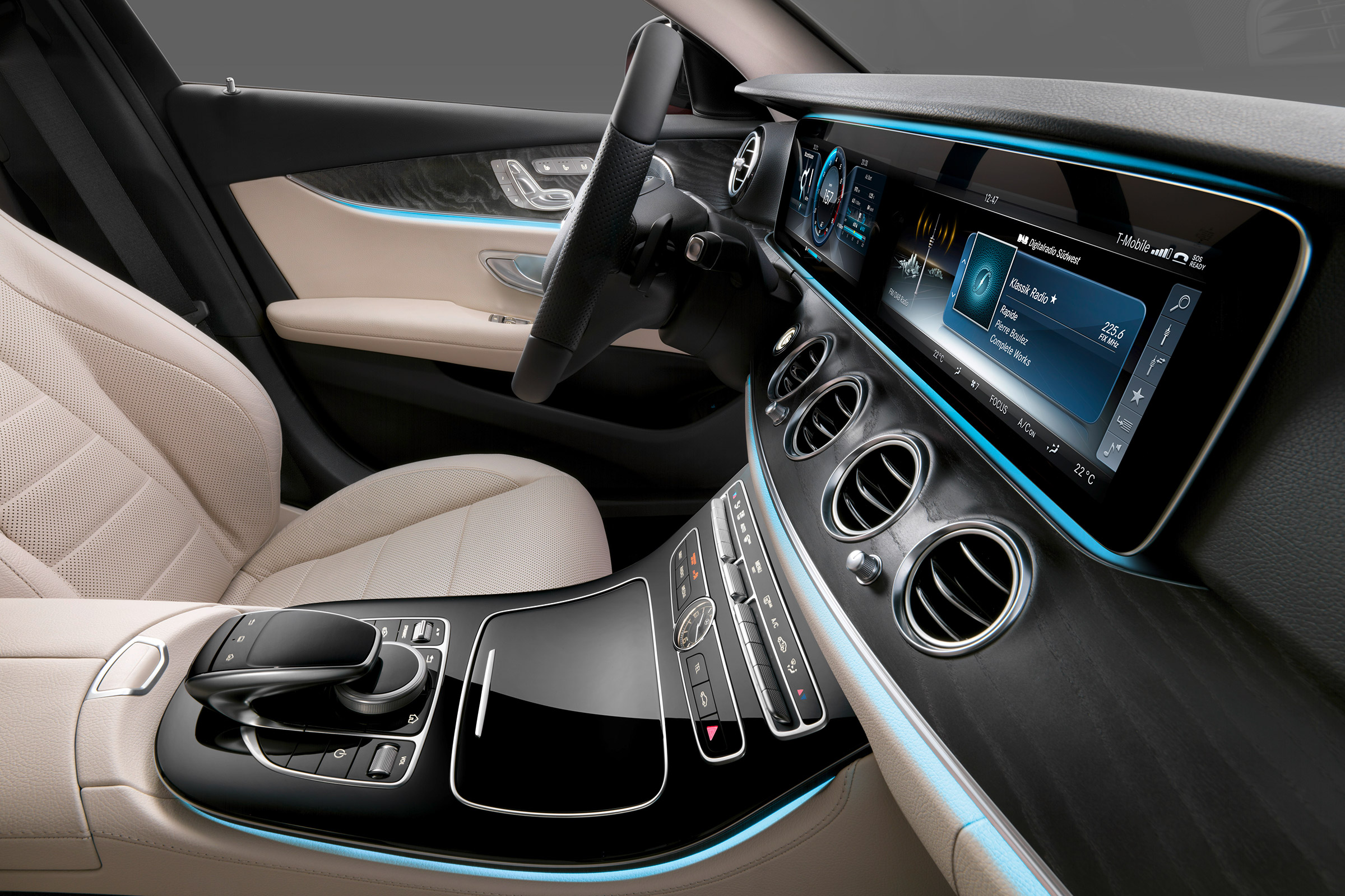 Mercedes E-Class interior side cream/black