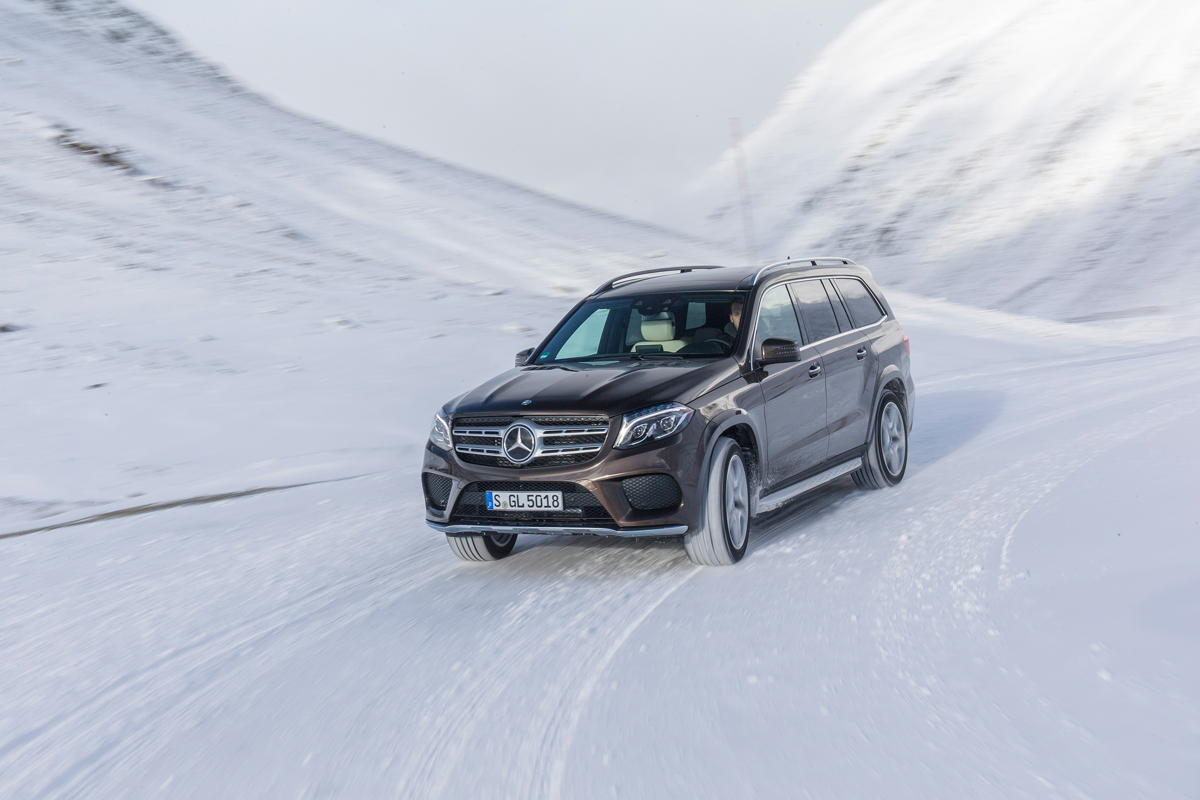 Mercedes GLS front cornering 2