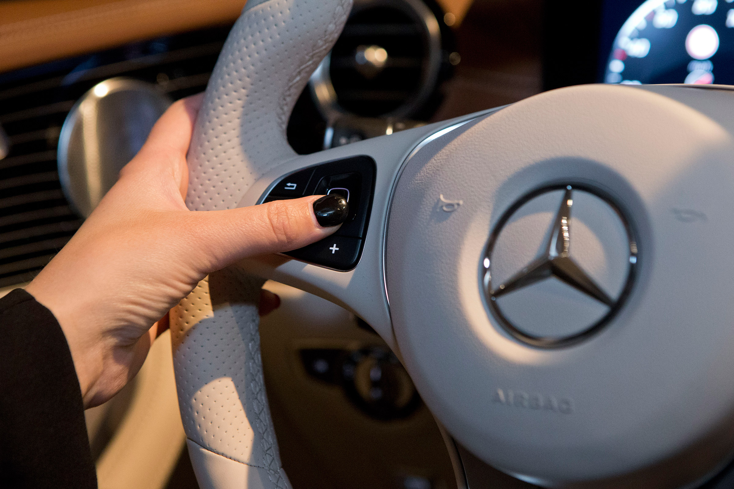 Mercedes E-Class steering wheel