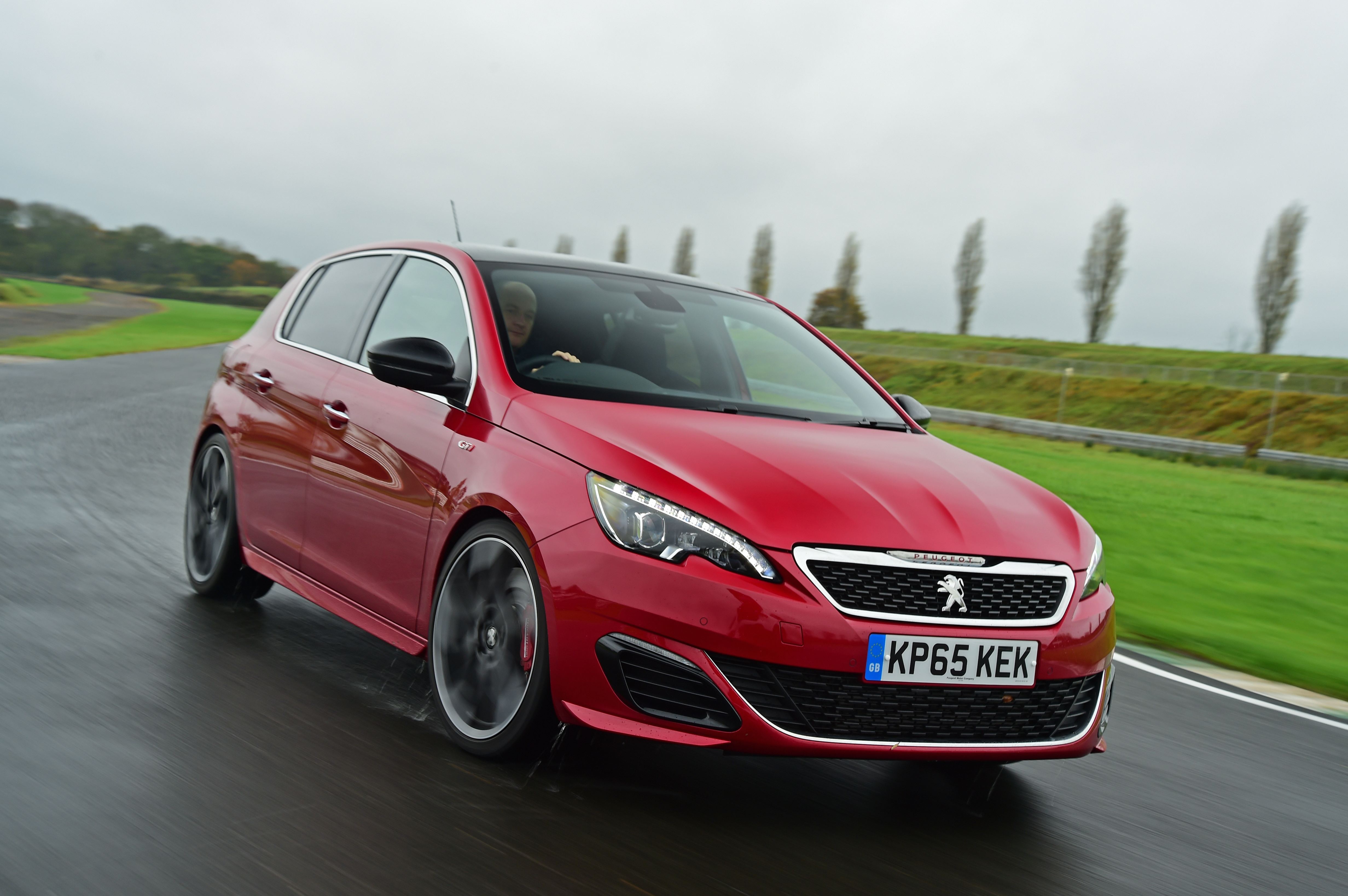 Peugeot 308 GTi front tracking