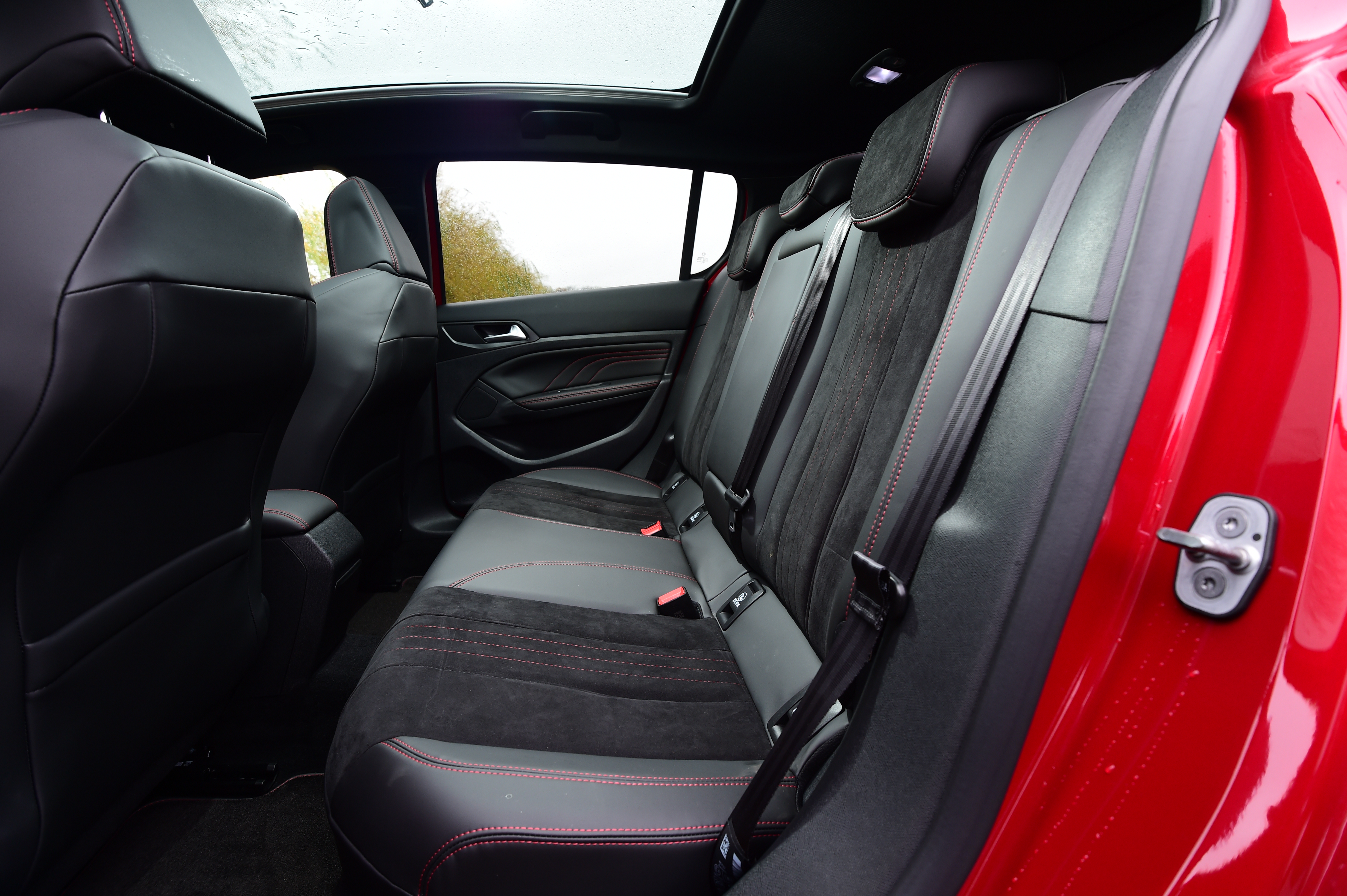 Peugeot 308 GTi rear seats