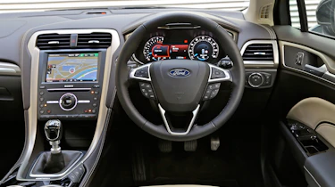 Ford Mondeo Vignale - dash