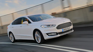 Ford Mondeo Vignale - front panning