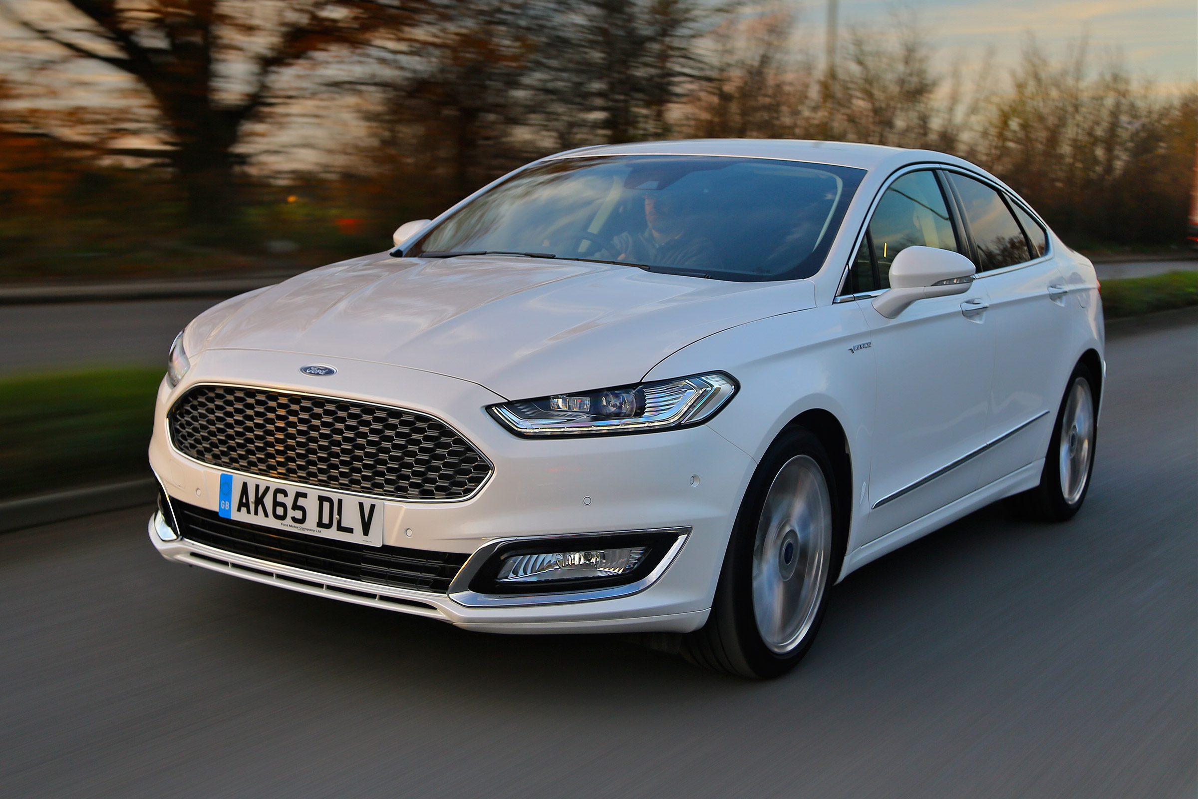 Ford Mondeo Vignale - front action