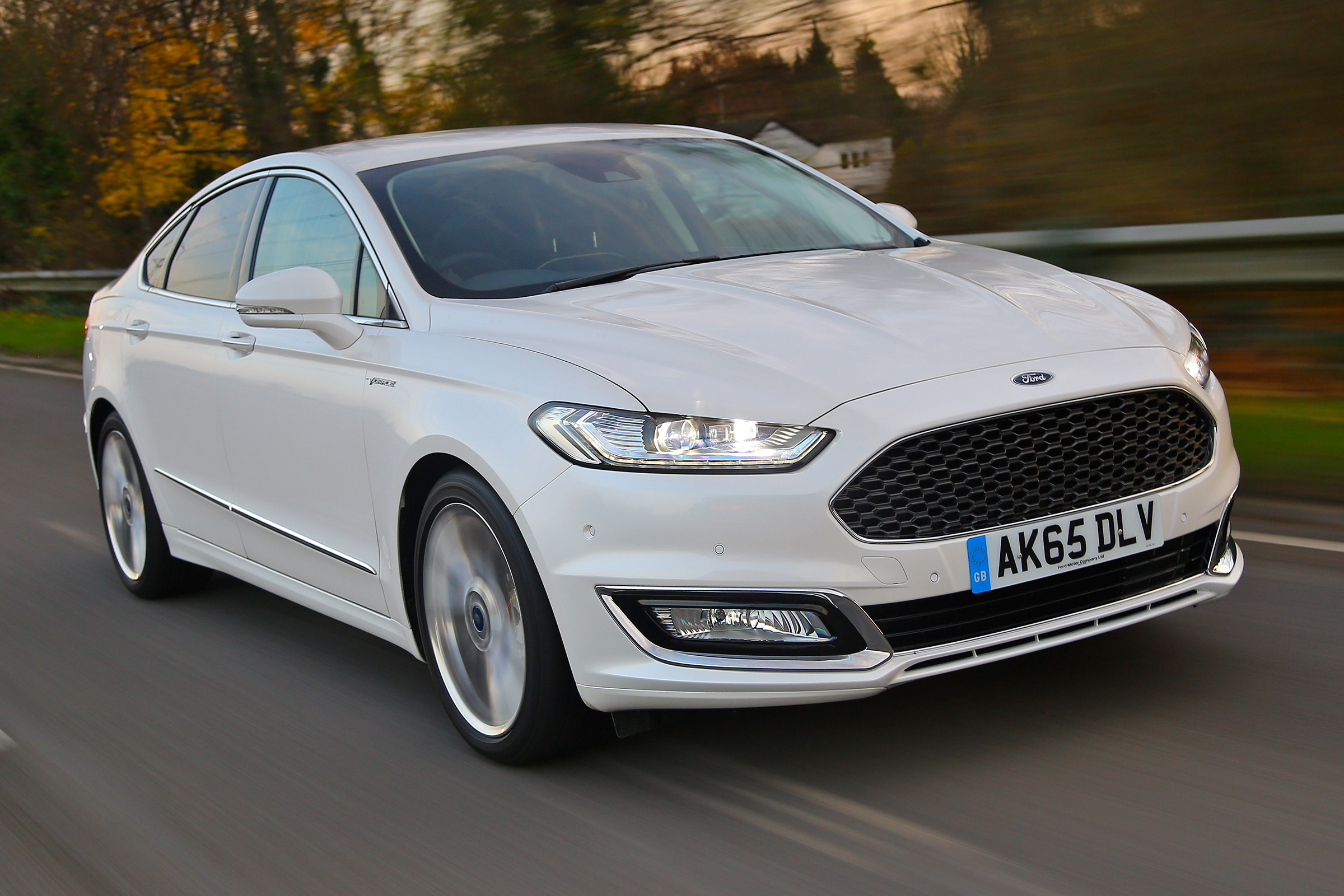 Ford Mondeo Vignale - front twilight