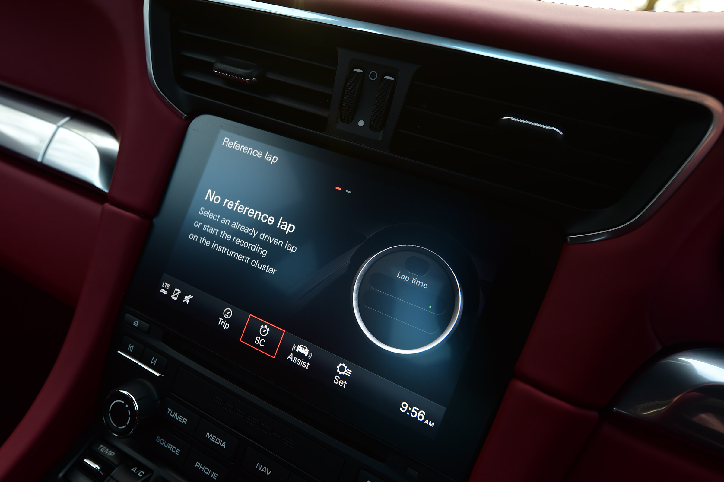 Porsche 911 Carrera infotainment