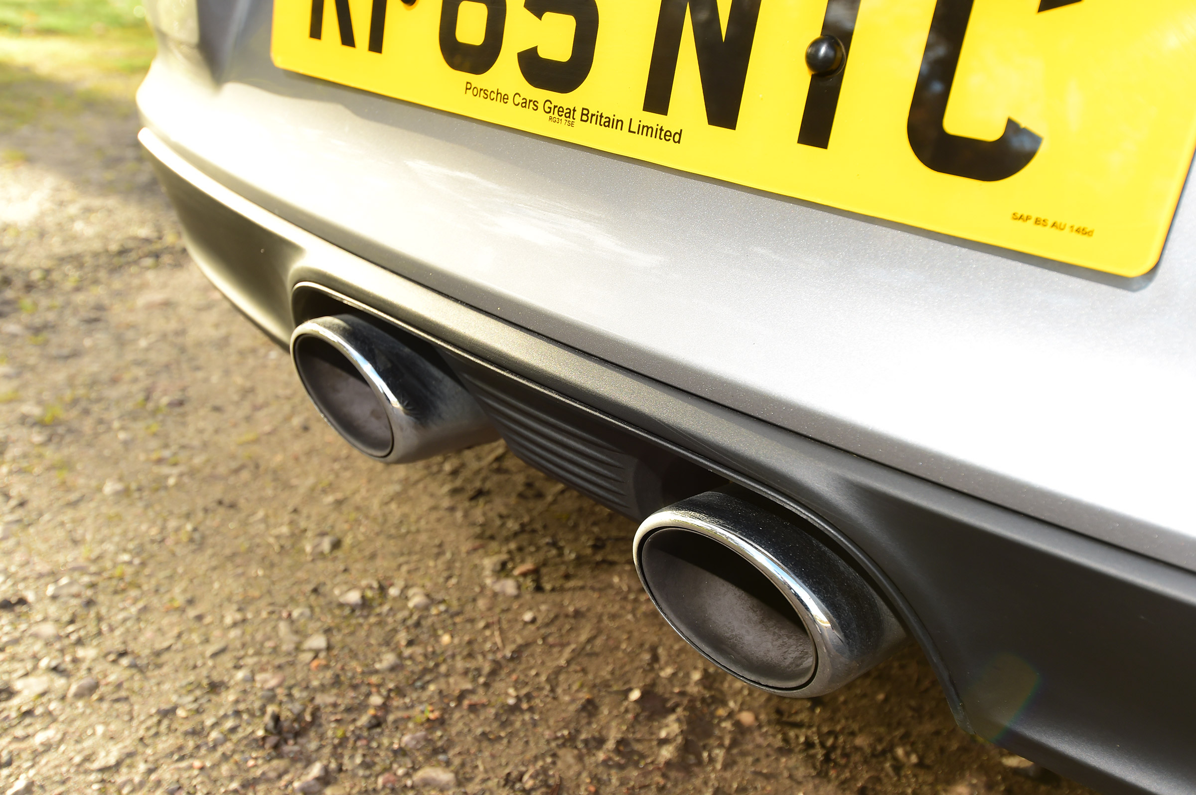 Porsche 911 Carrera 2015 exhaust detail