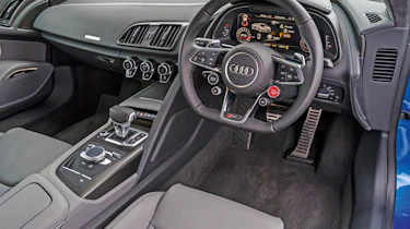 Audi R8 - dash