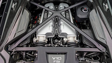 Audi R8- engine