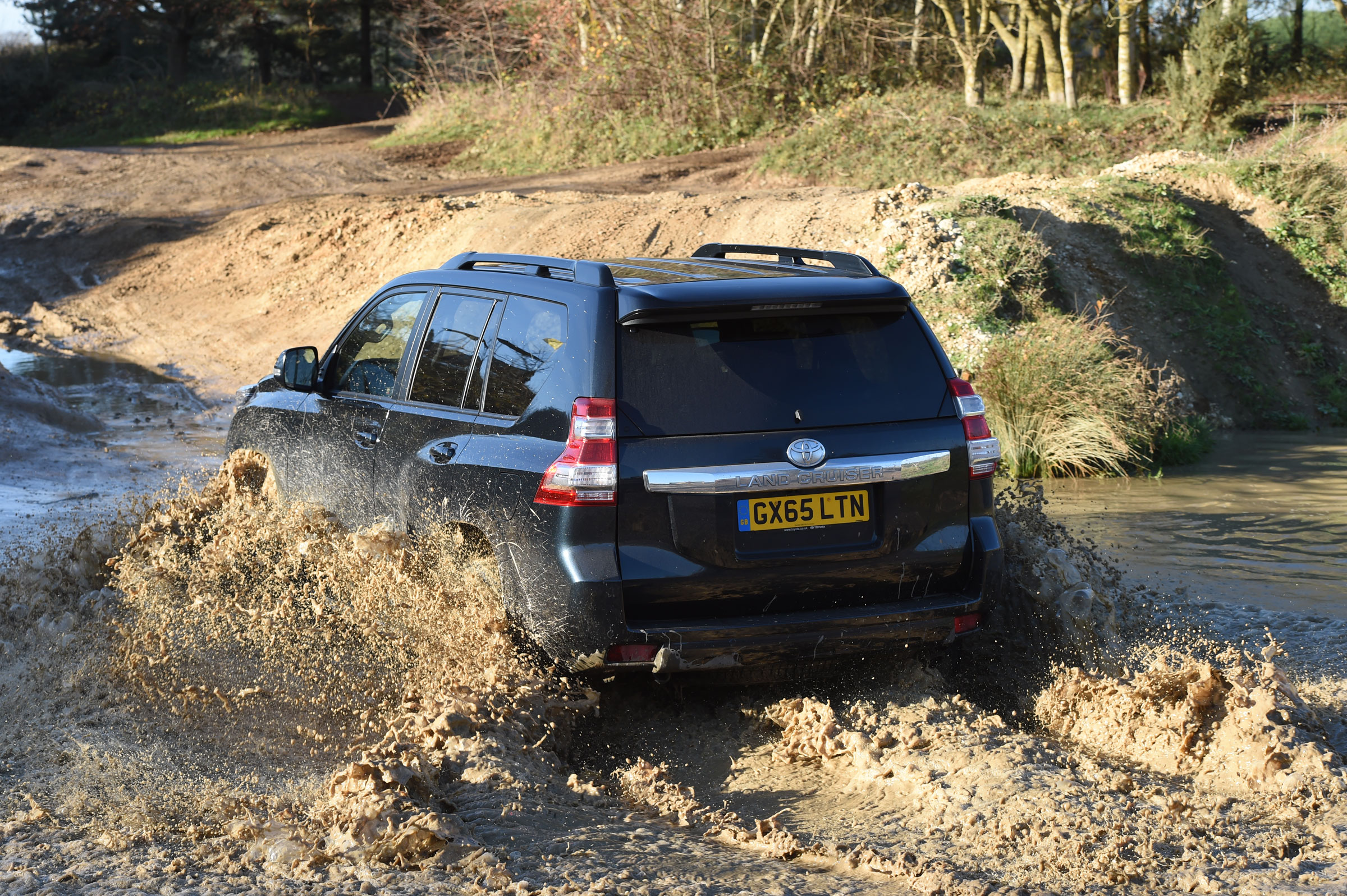 New Toyota Land Cruiser 2016 rear offroad