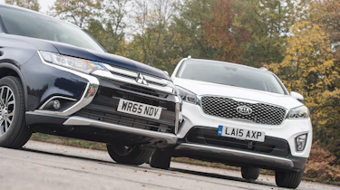 Mitsubishi Outlander vs Kia Sorento static
