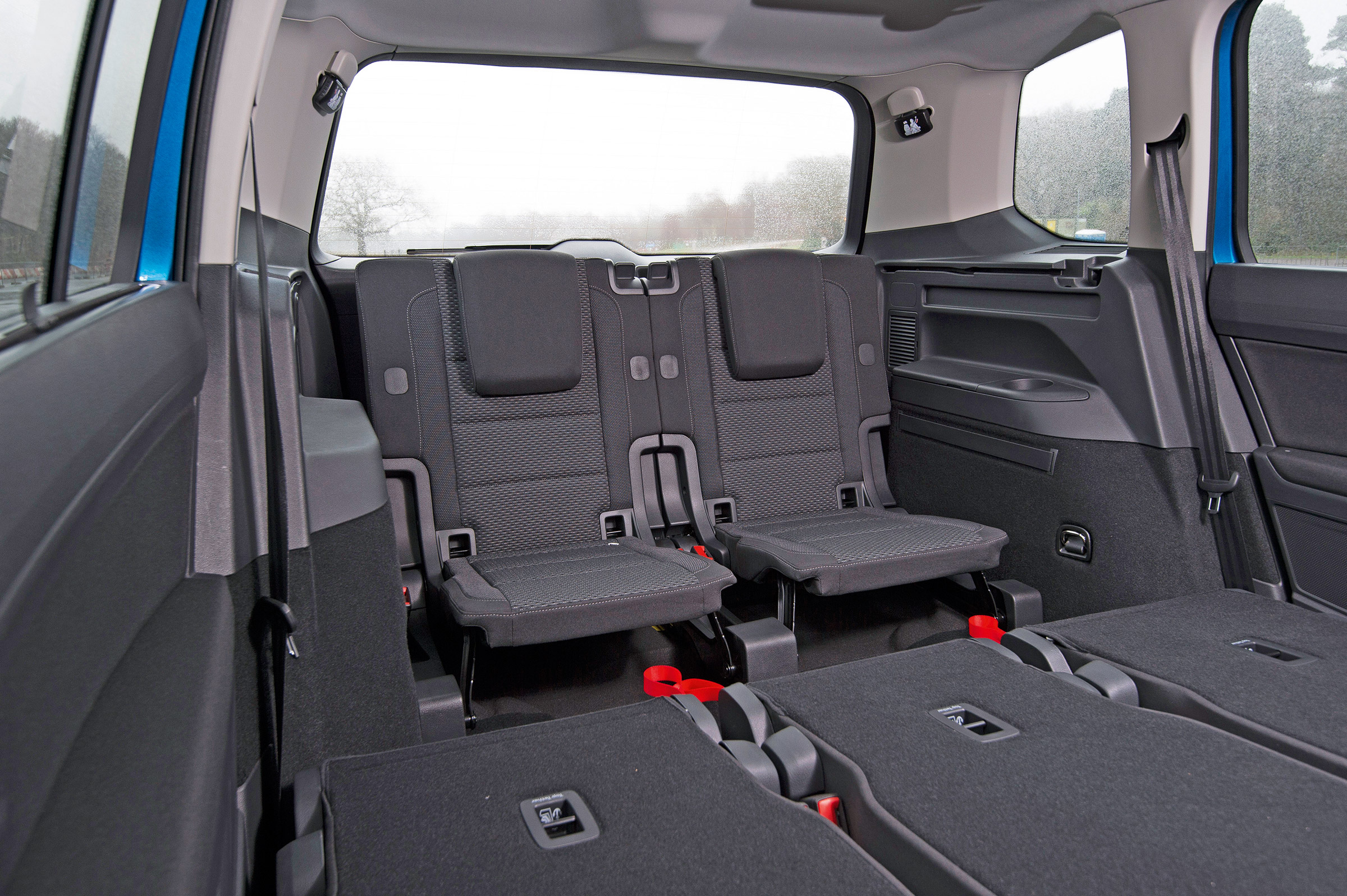 VW Touran 2.0 TDI DSG - back seats