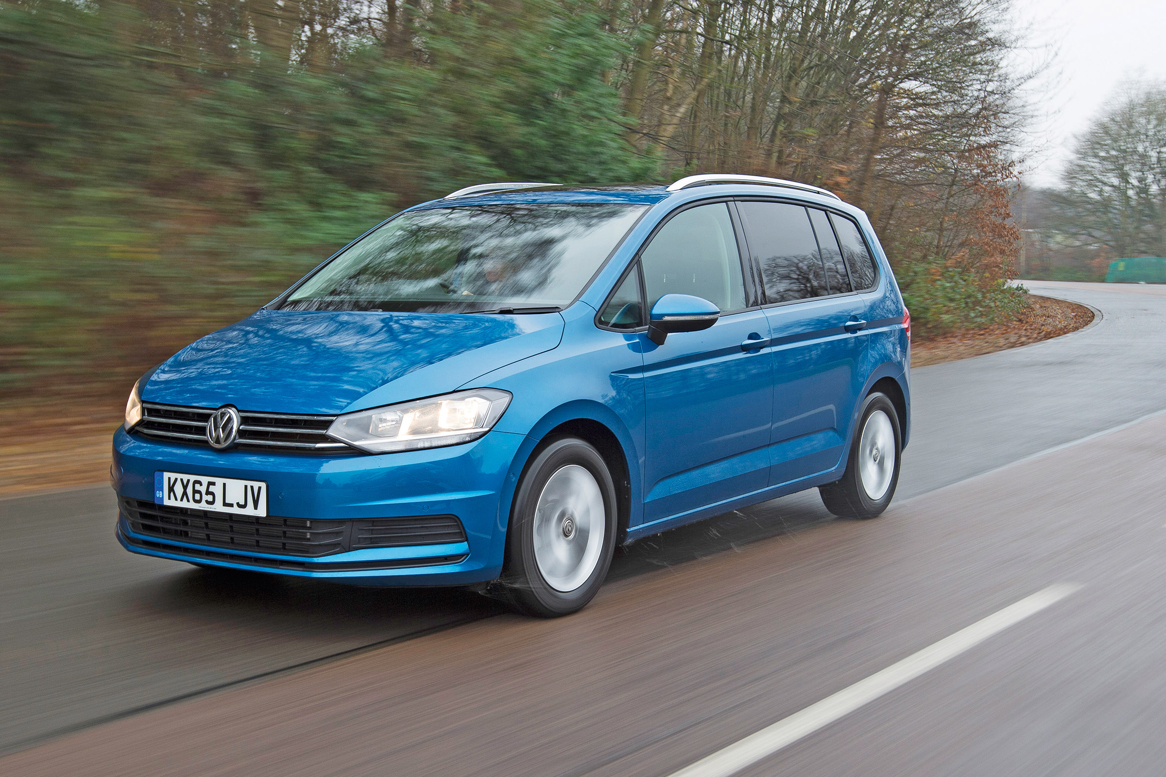VW Touran 2.0 TDI DSG - front