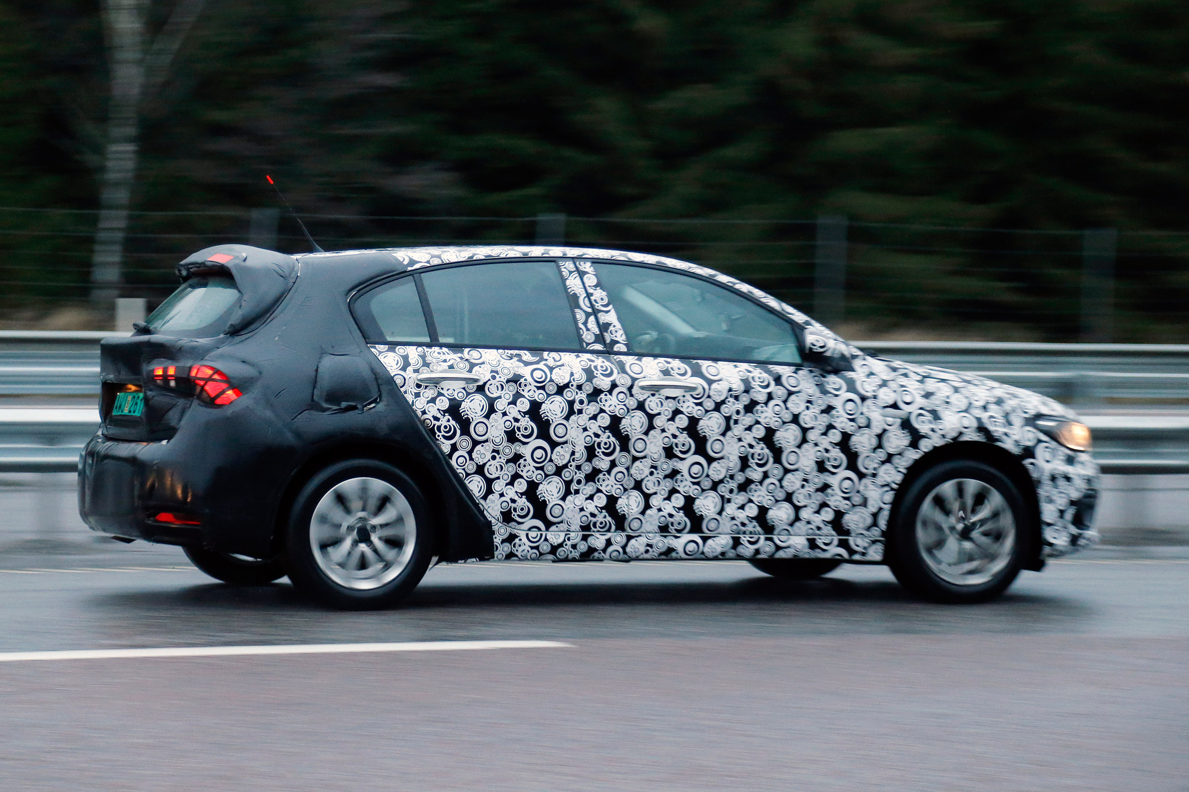 New Fiat Tipo family hatch spied 3