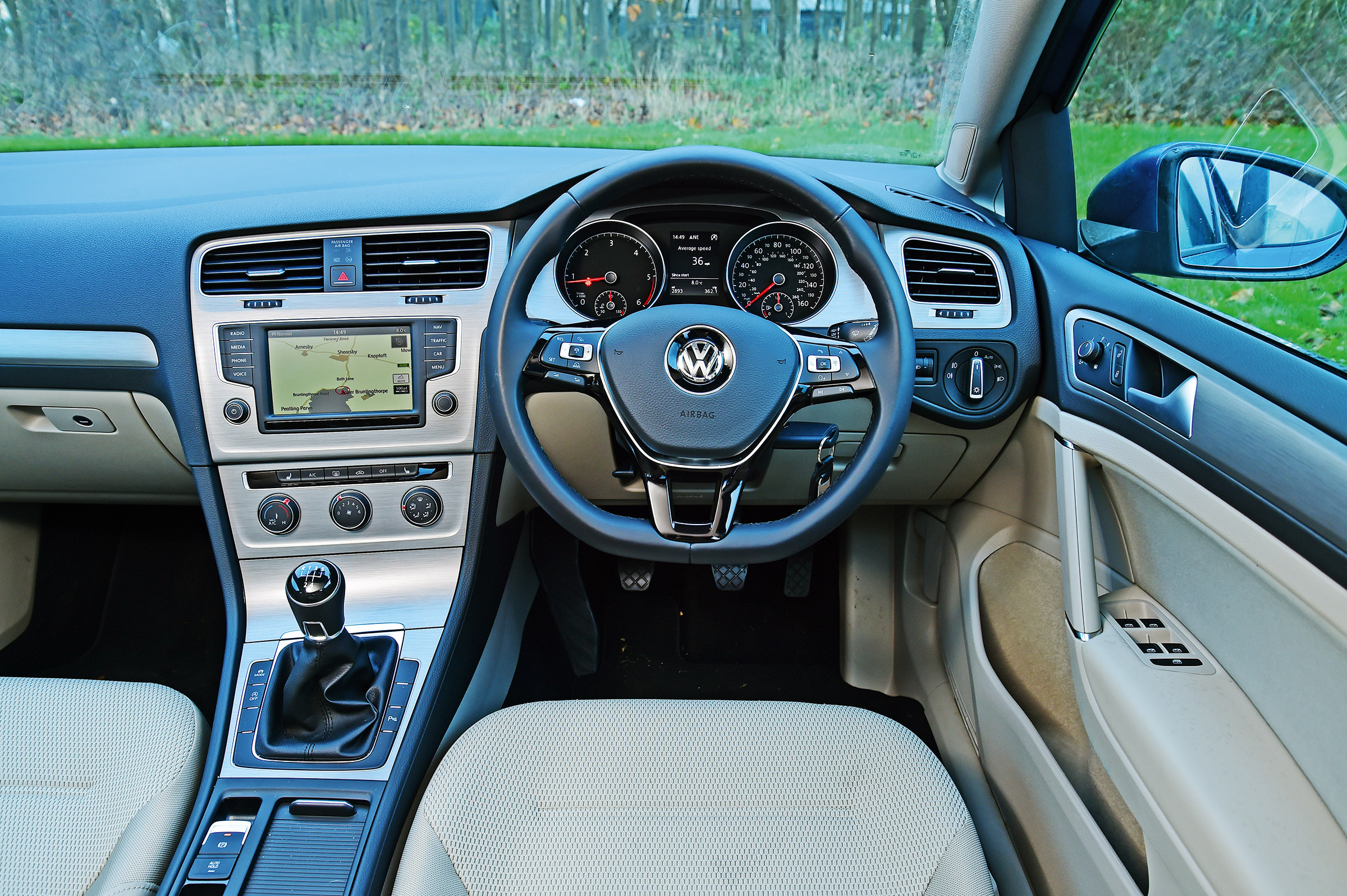 Volkswagen Golf - dash