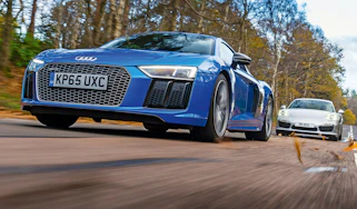 Audi R8 vs Porsche 911 Turbo S - action