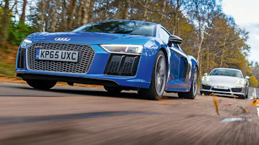Audi R8 vs Porsche 911 Turbo S - action