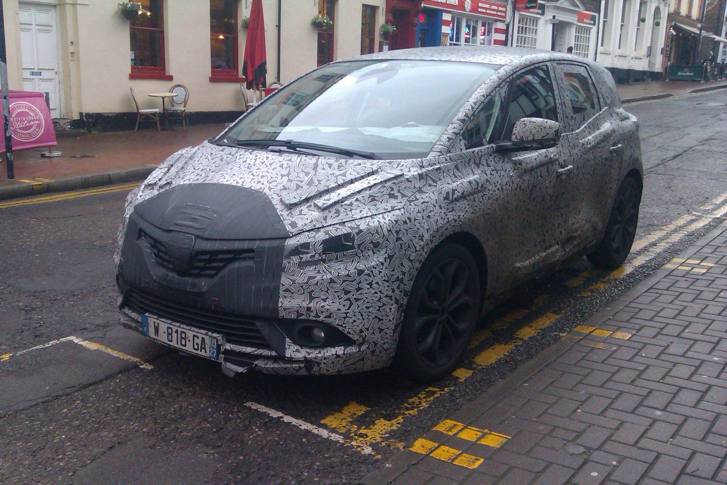 Renault Scenic - spyshot front