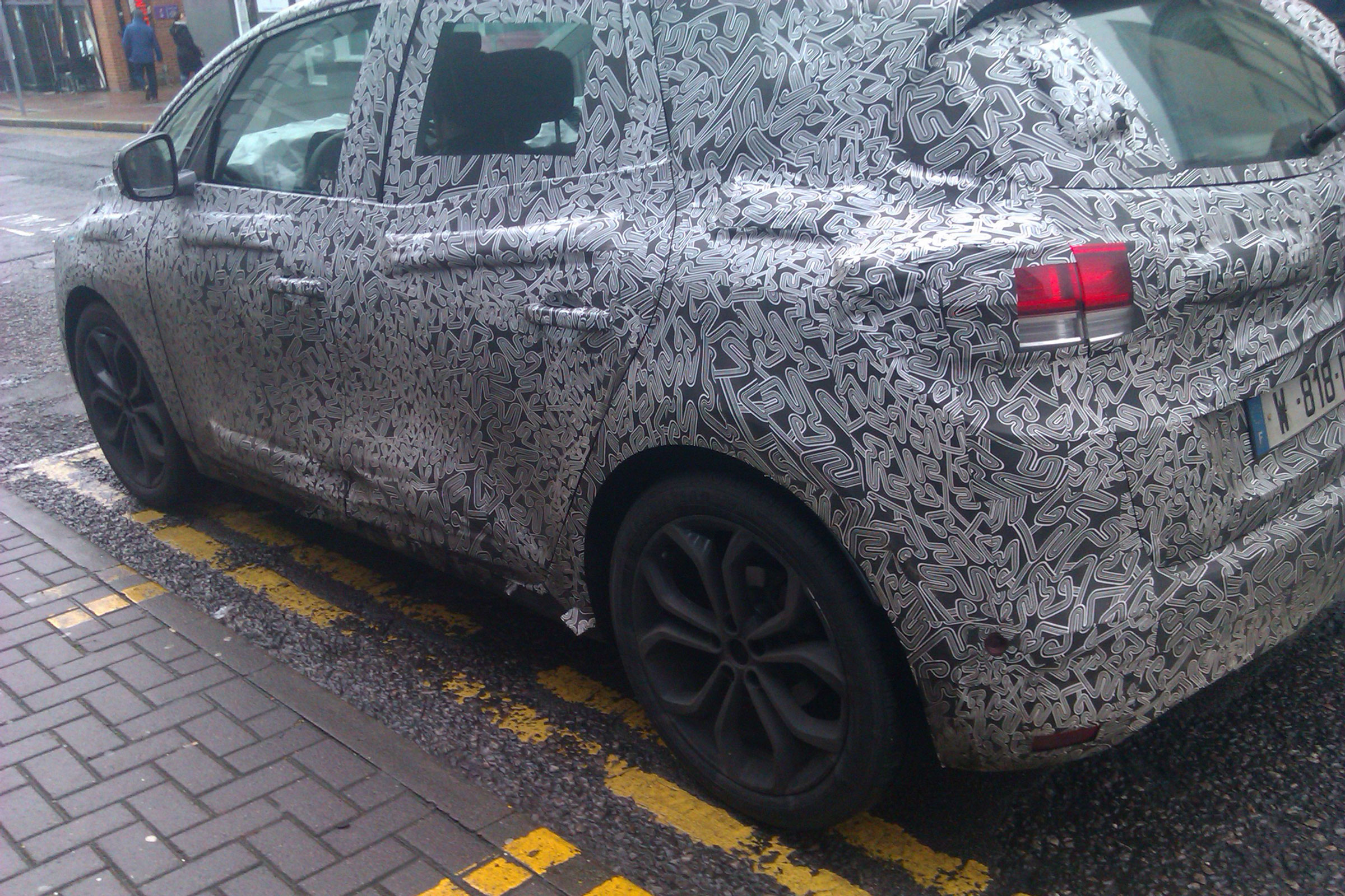 Renault Scenic - spyshot rear