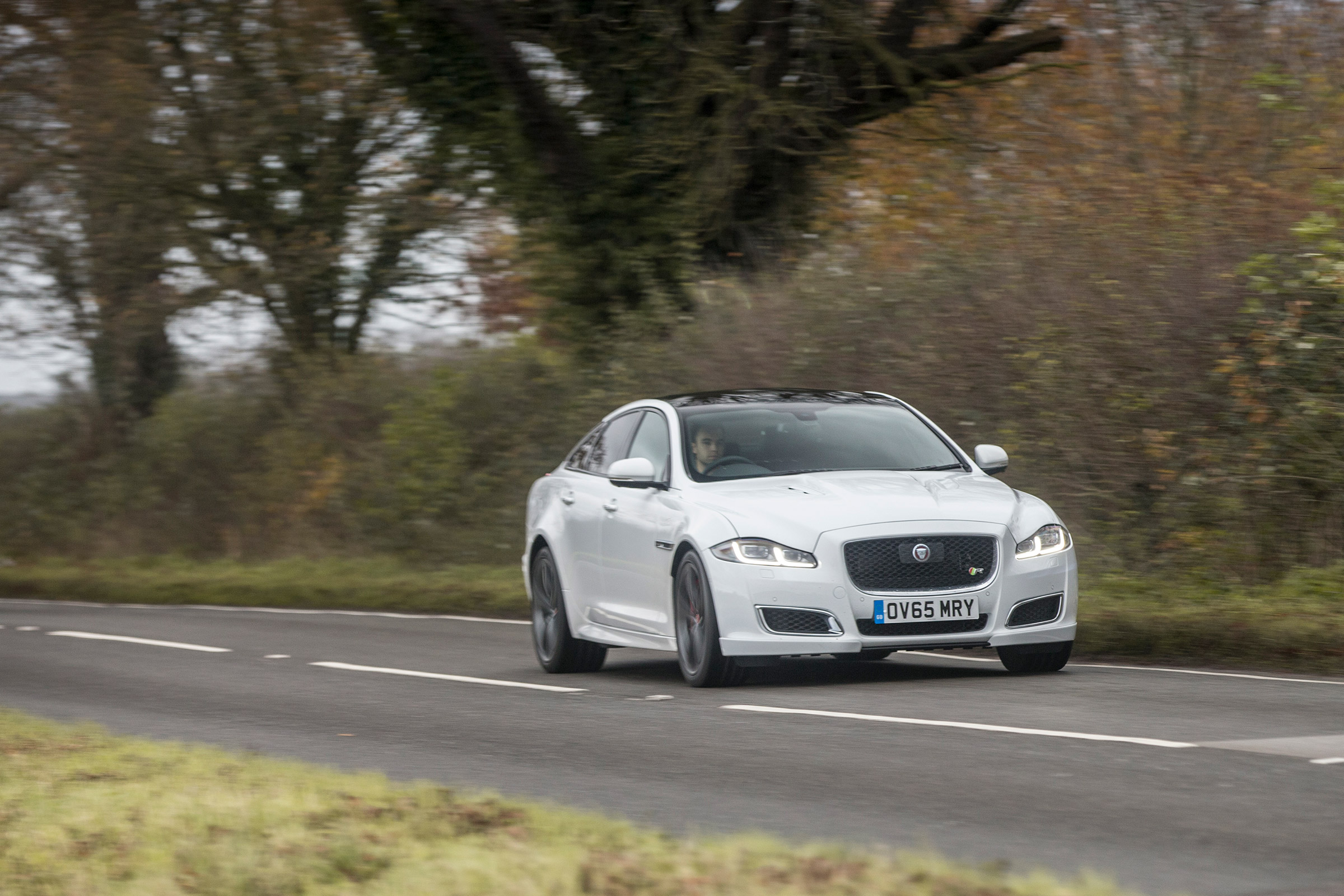 Jaguar XJR - front panning