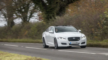 Jaguar XJR - front panning