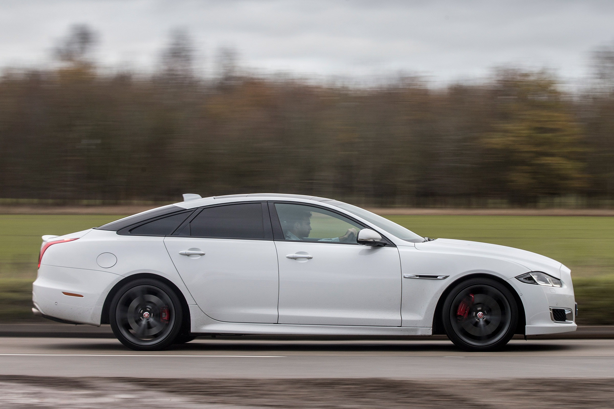 Jaguar XJR - side