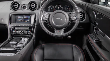 Jaguar XJR - dash