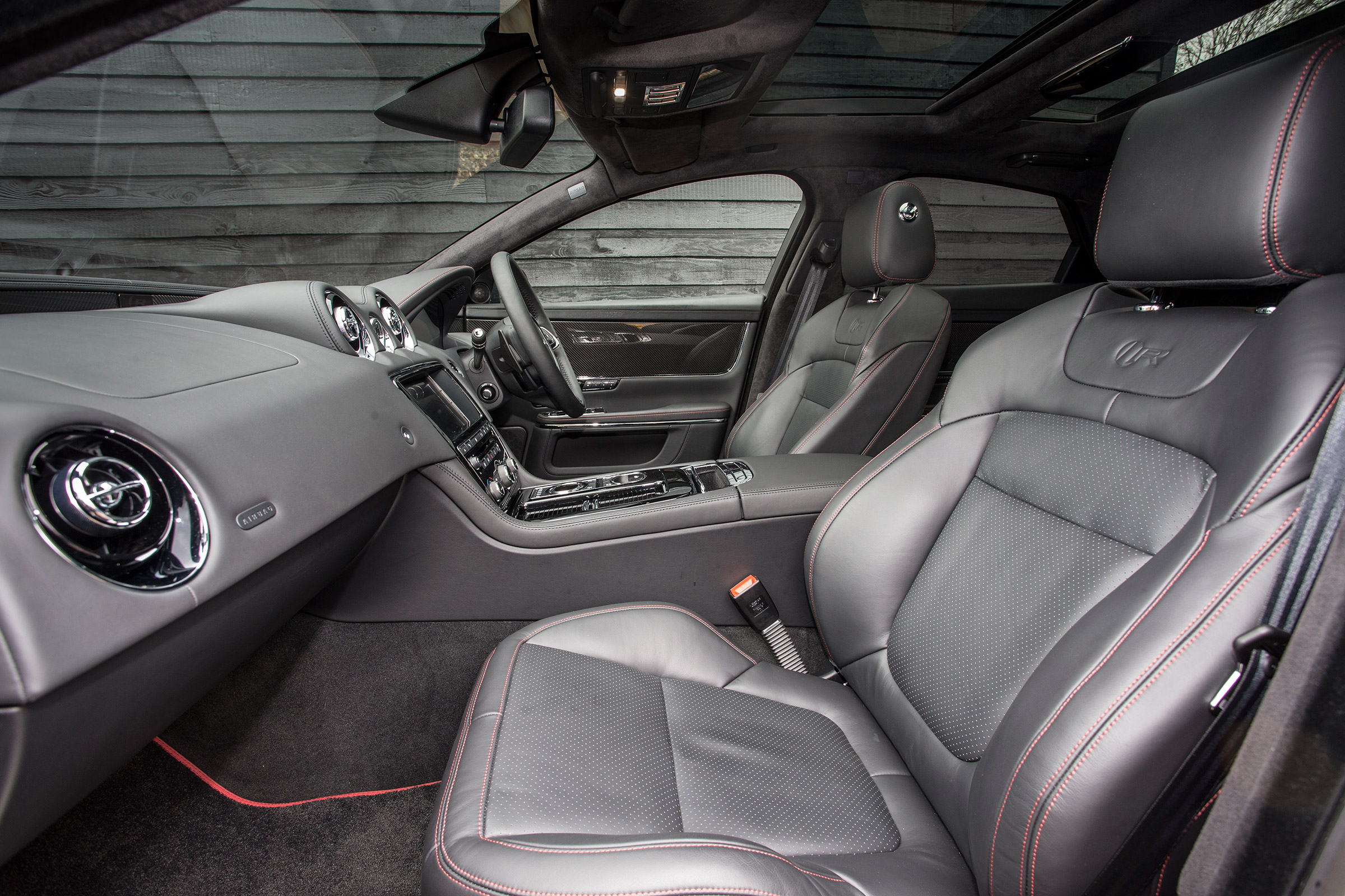 Jaguar XJR - front seats