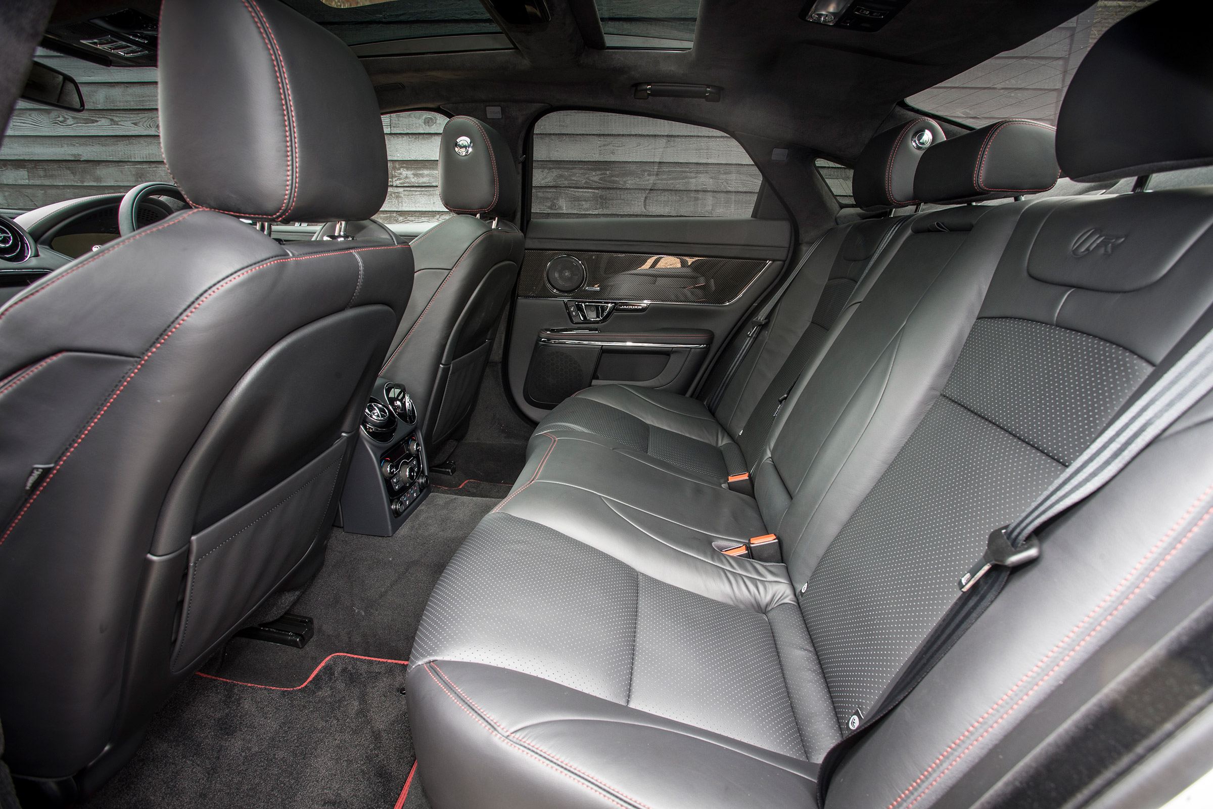 Jaguar XJR - rear seats