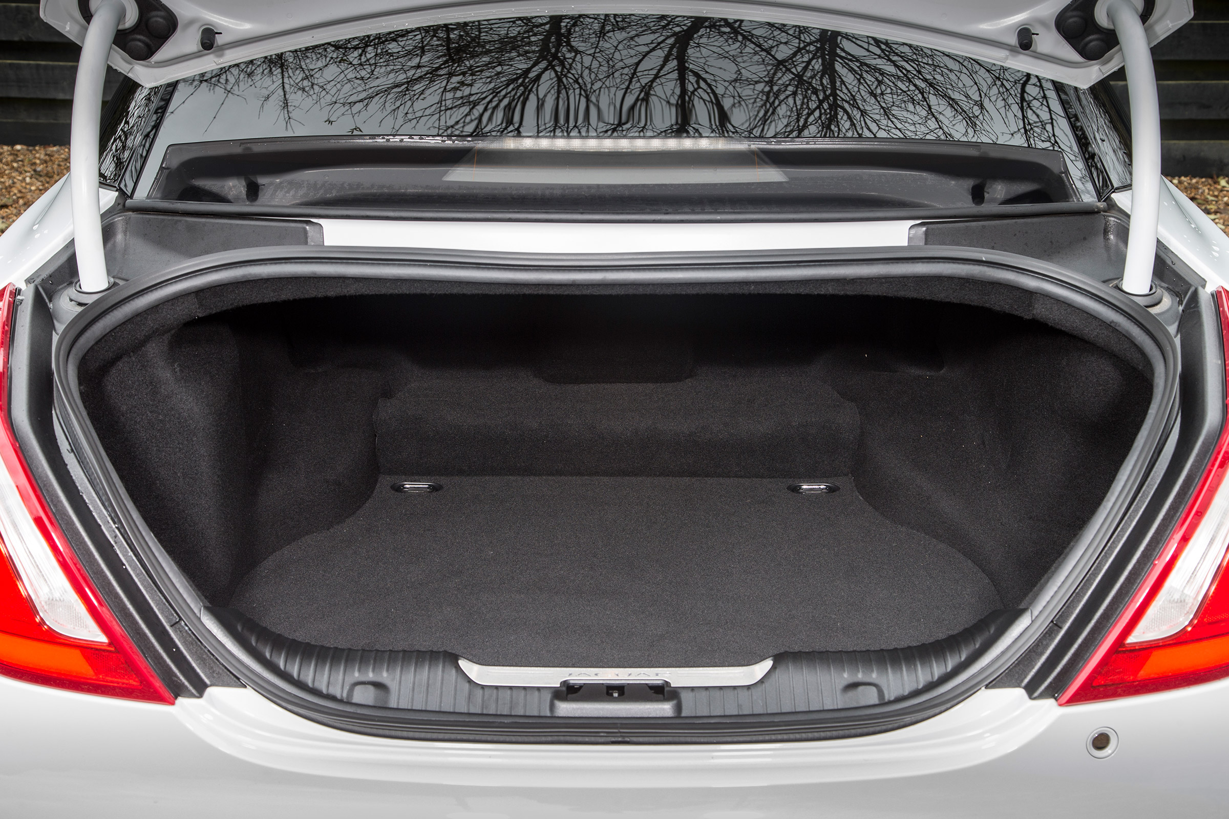 Jaguar XJR - boot