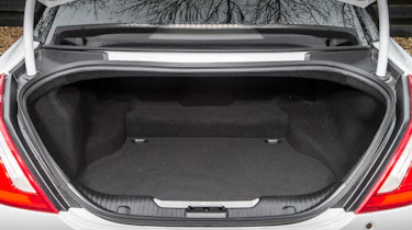 Jaguar XJR - boot