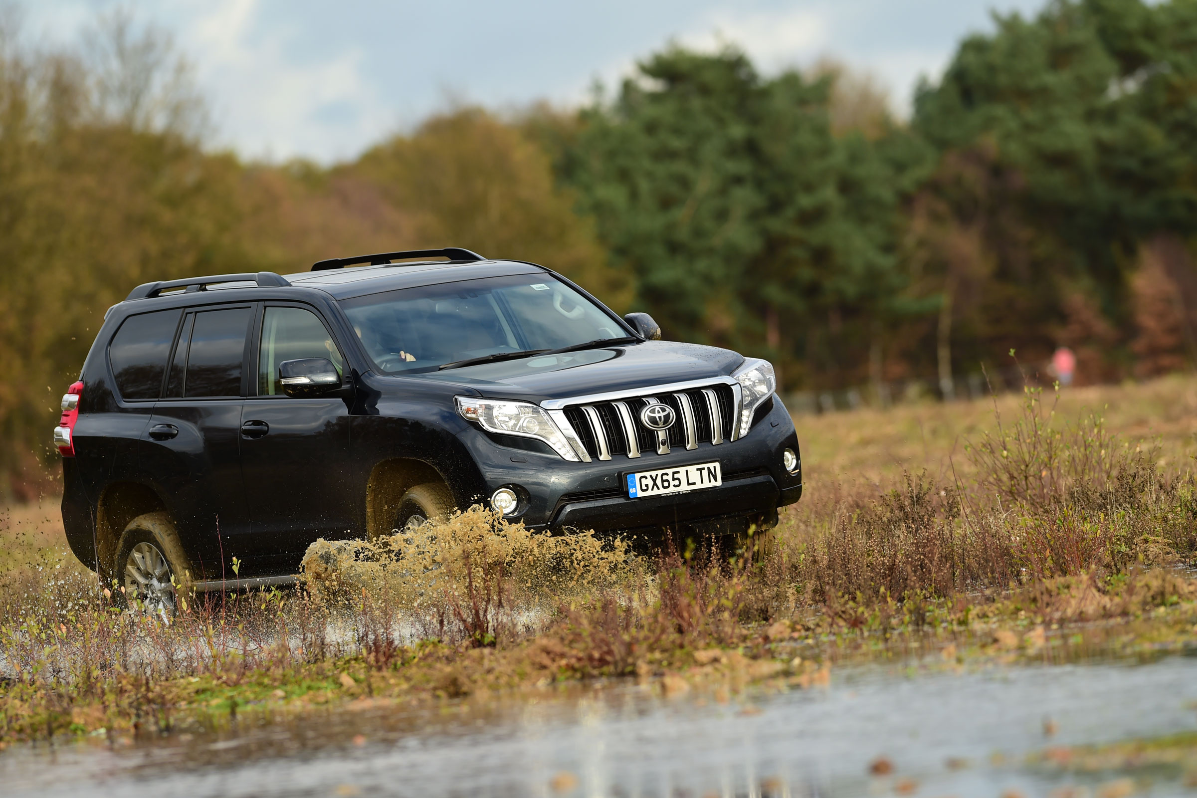 New Toyota Land Cruiser 2016 driving