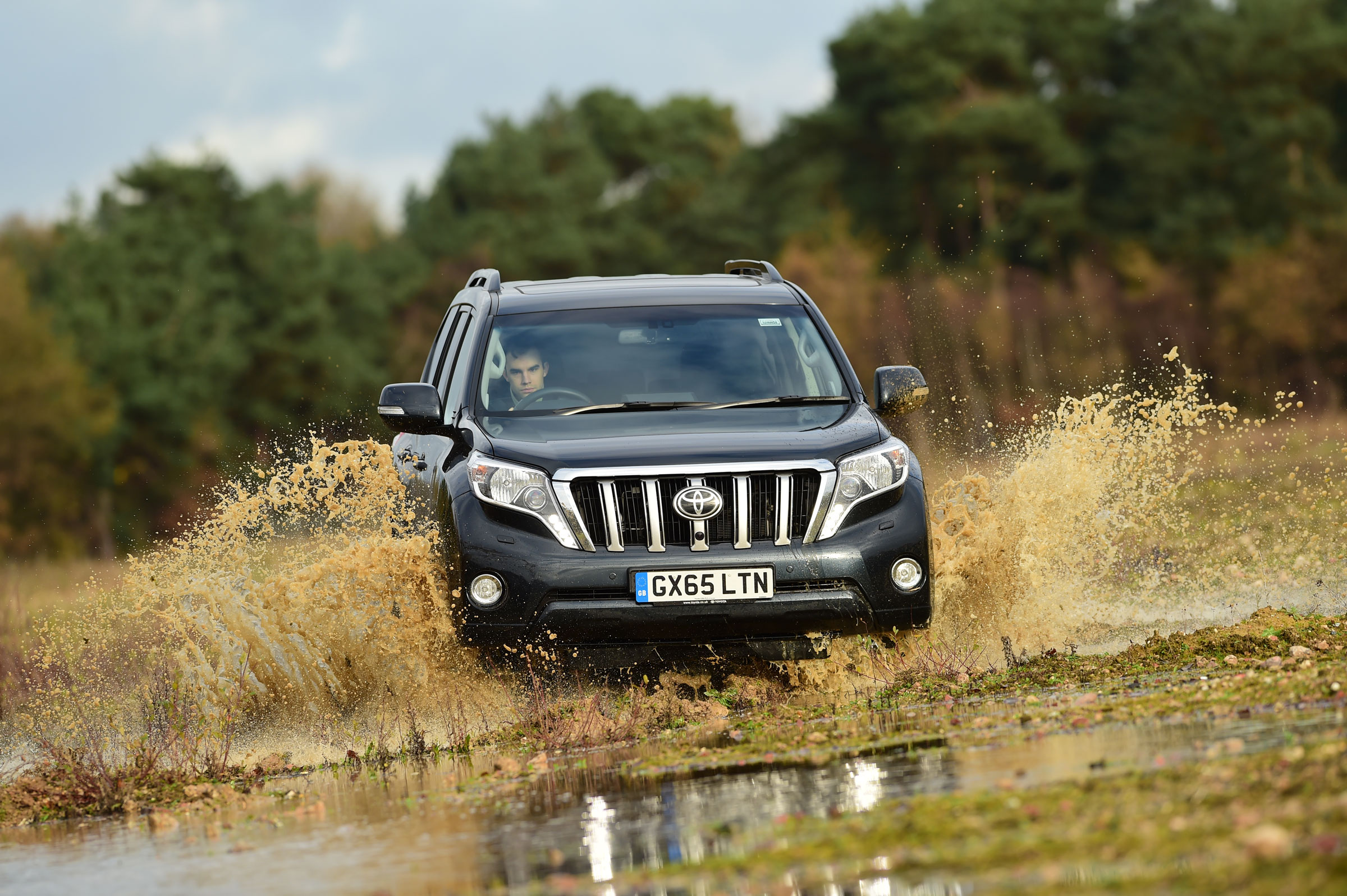 New Toyota Land Cruiser 2016 water splash