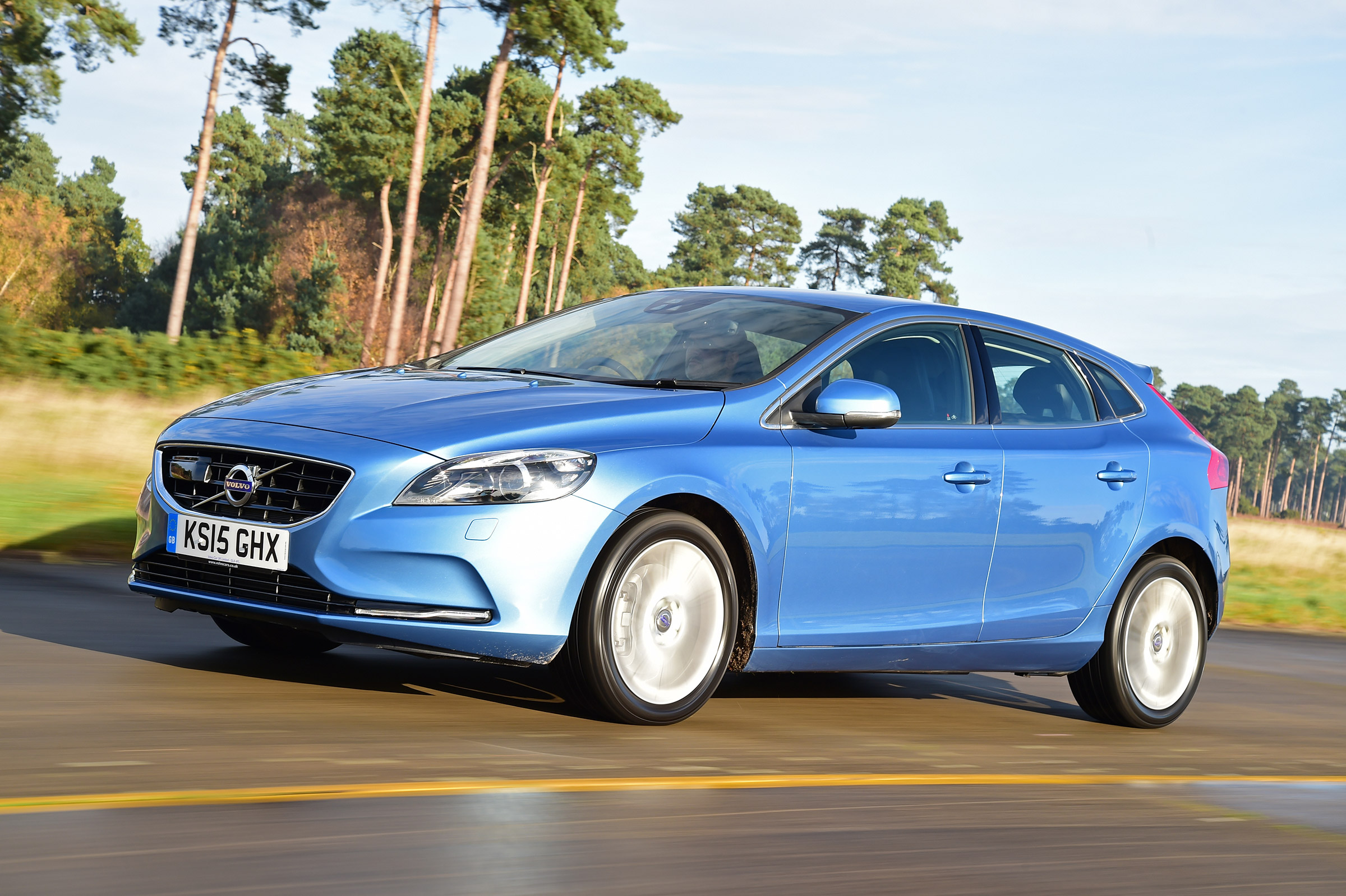 Volvo V40 - front driving