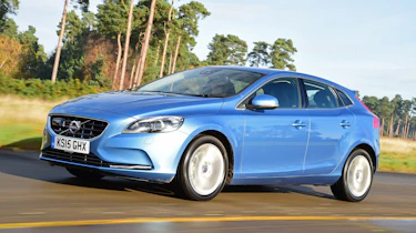 Volvo V40 - front driving