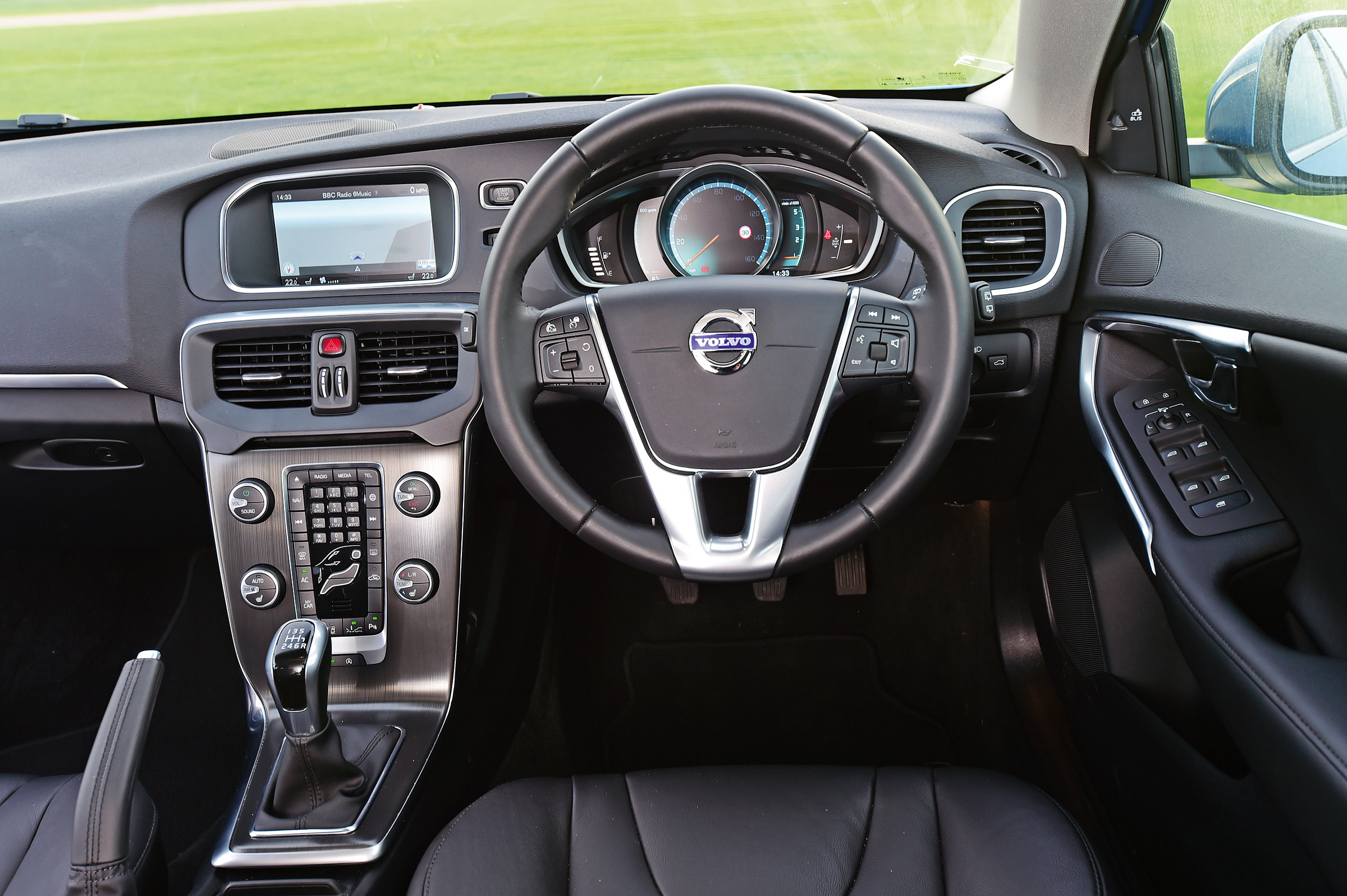 Volvo V40 - dash
