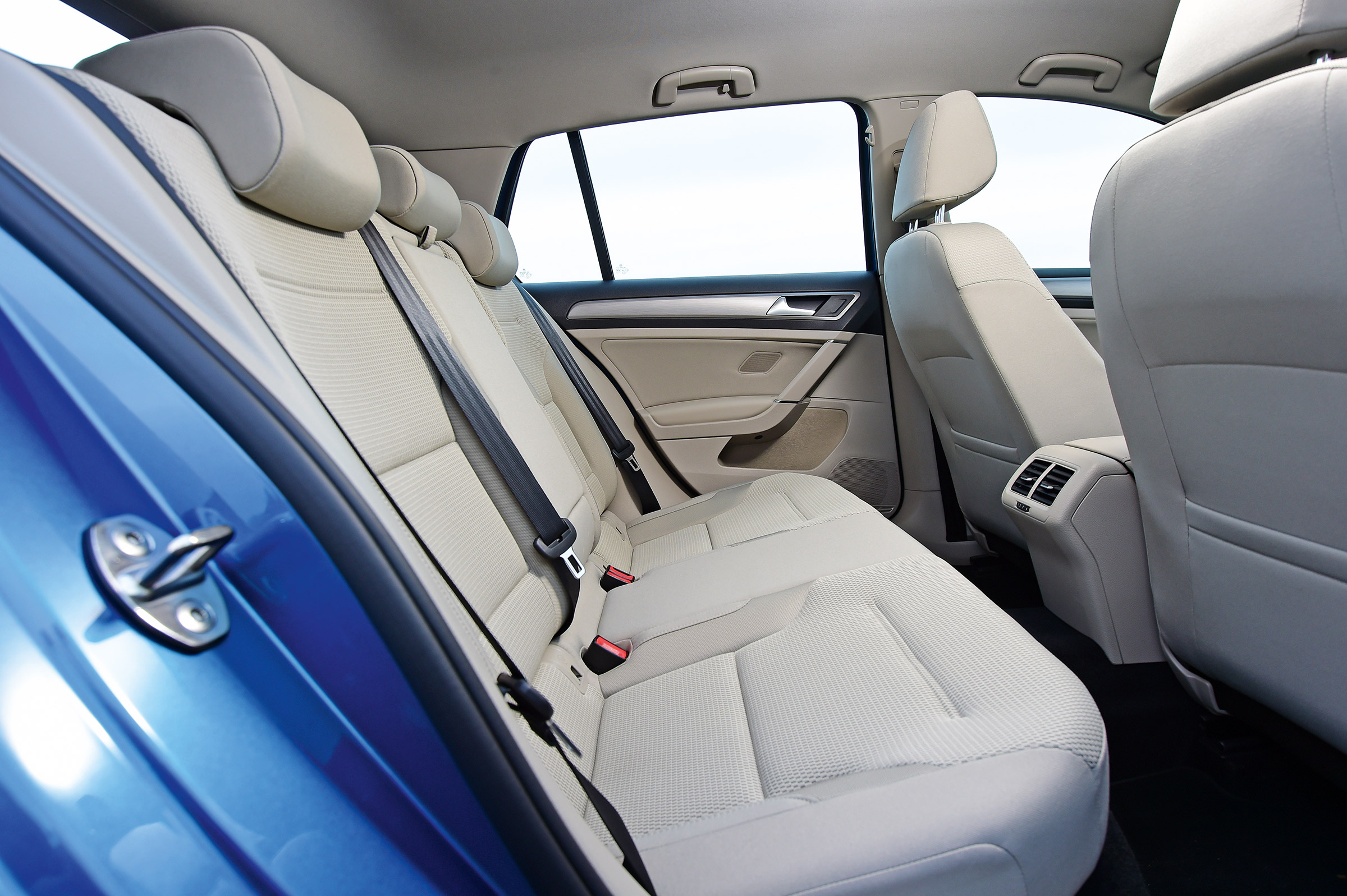 Volkswagen Golf - rear seats