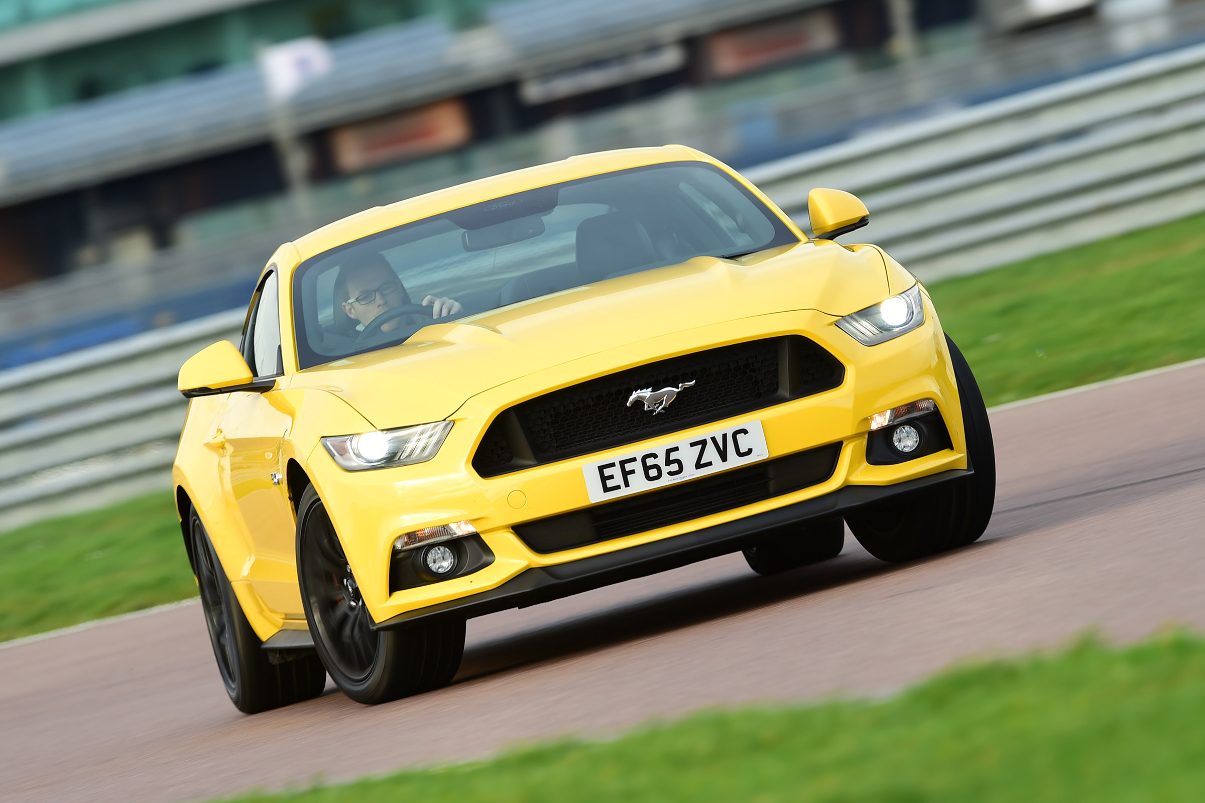 Ford Mustang - front action