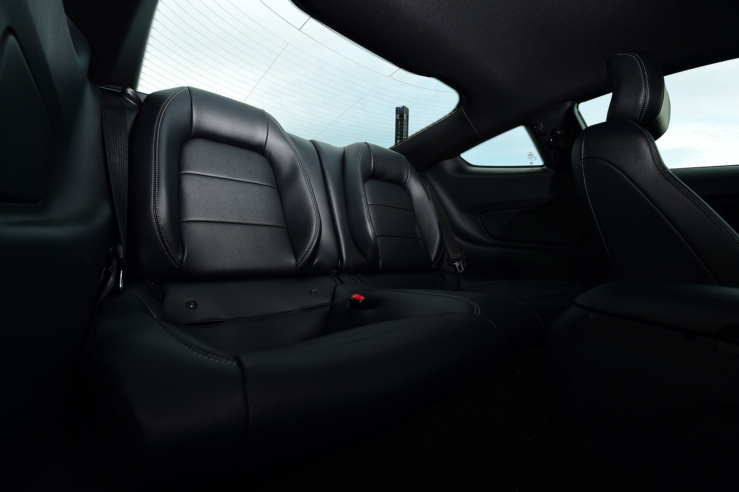 Ford Mustang - rear seats