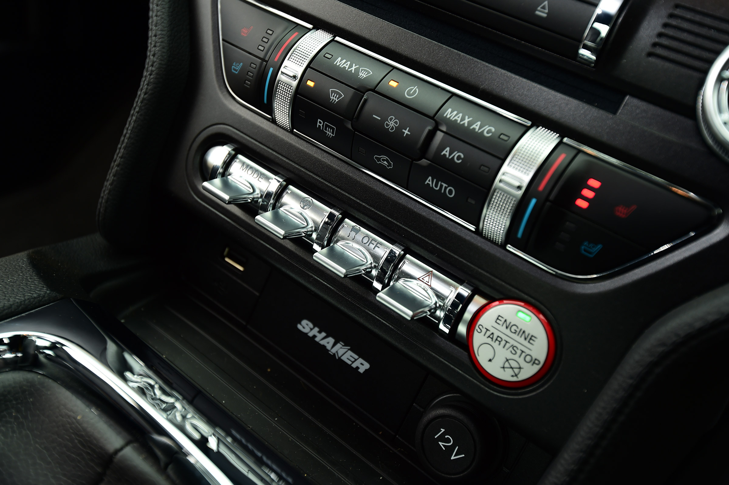Ford Mustang - centre console