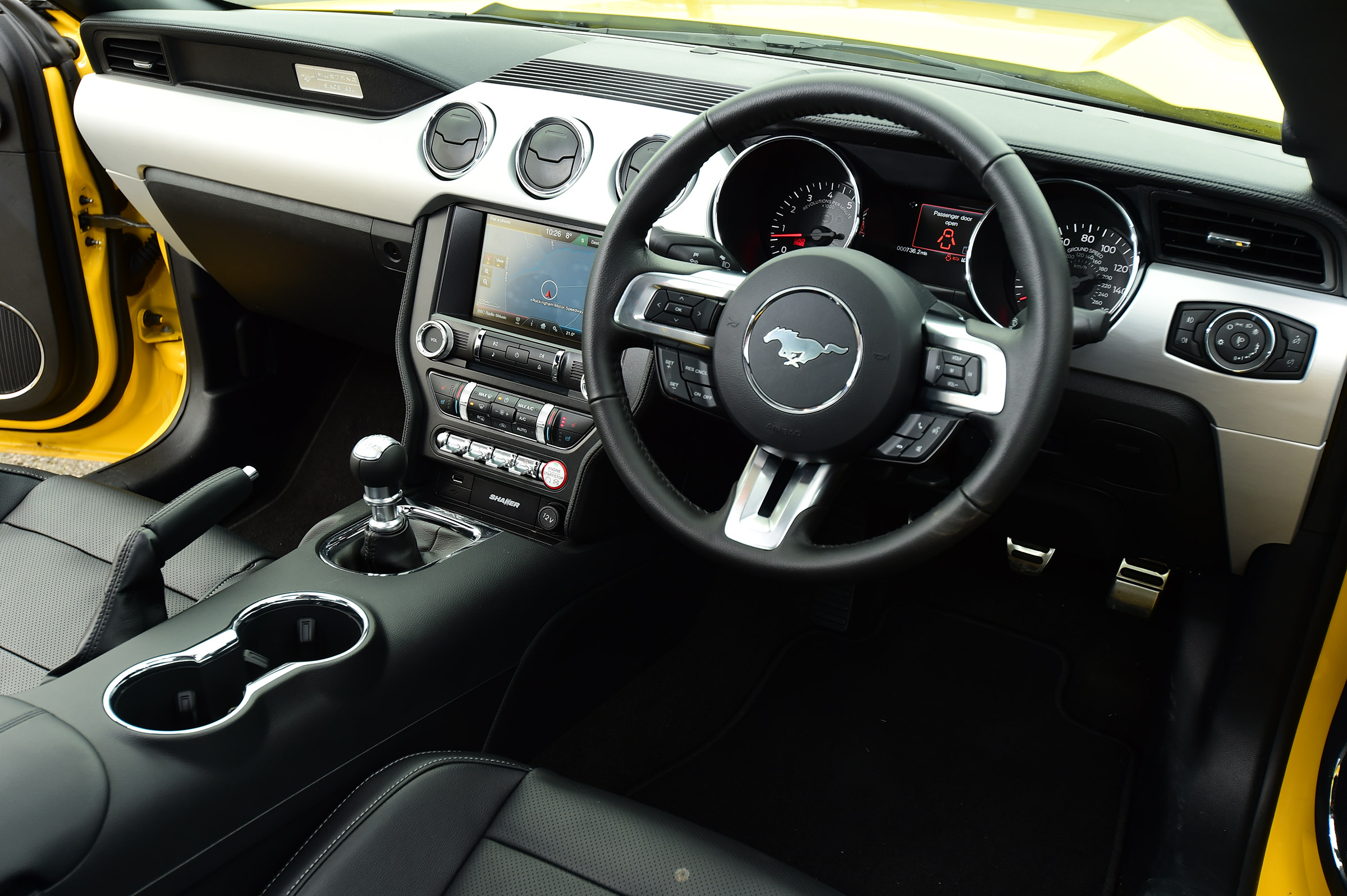 Ford Mustang - dash