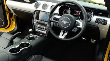 Ford Mustang - dash