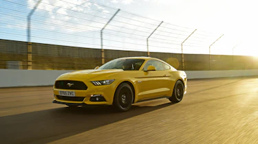 Ford Mustang - front panning