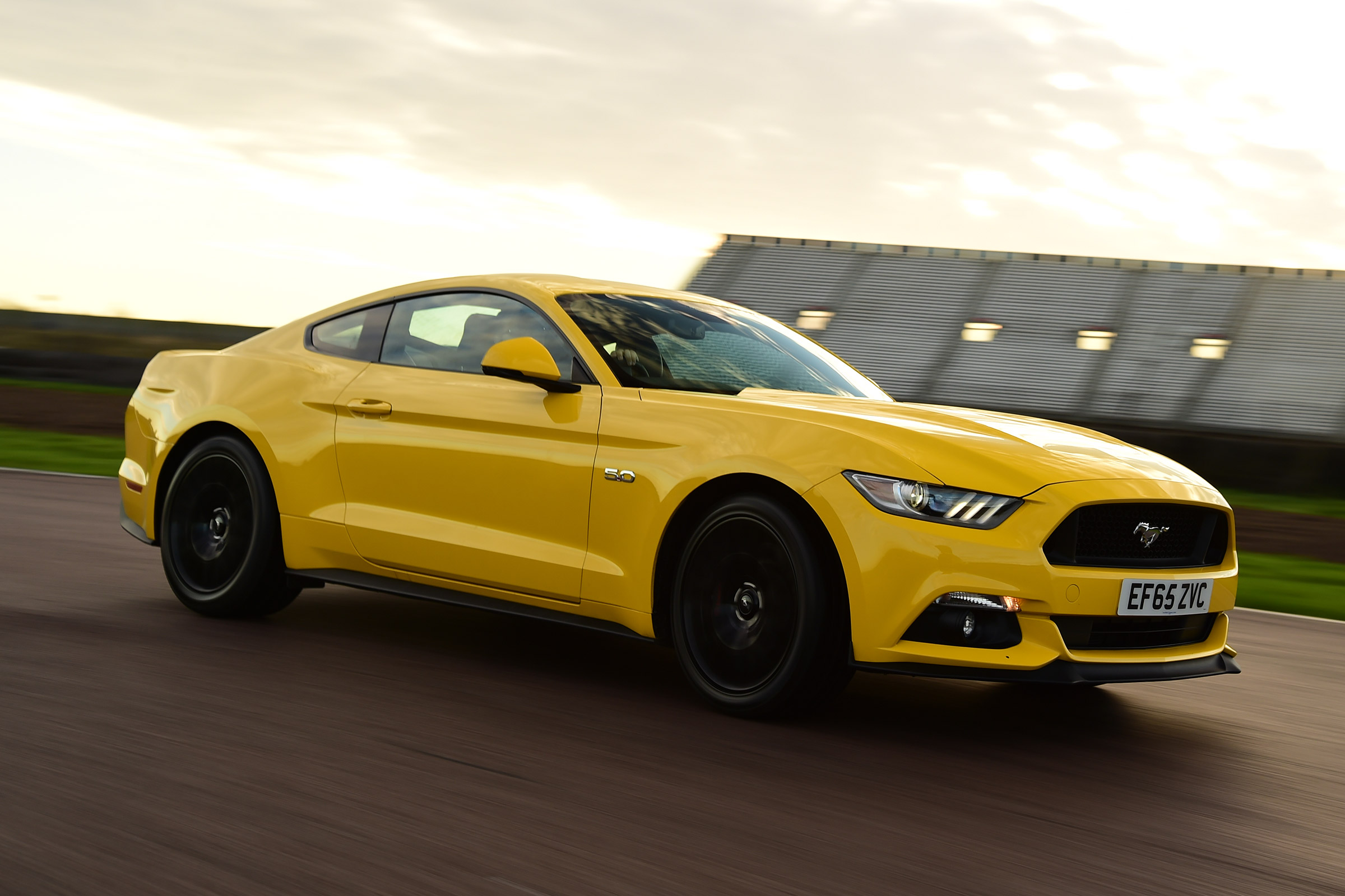 Ford Mustang - side