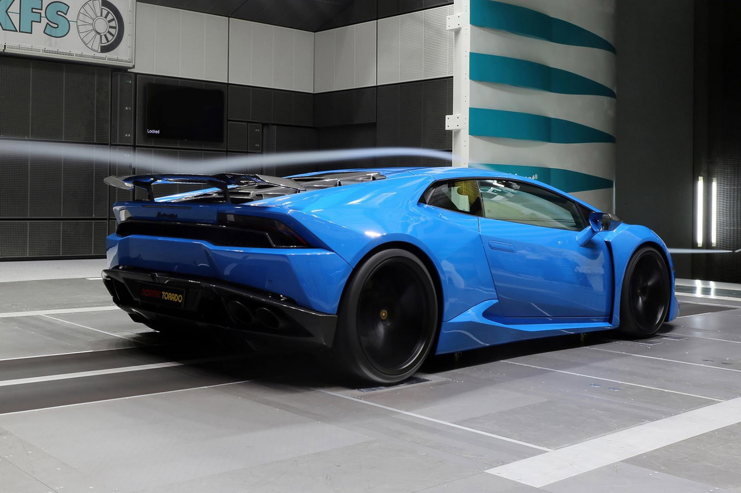 Novitec Huracan rear side