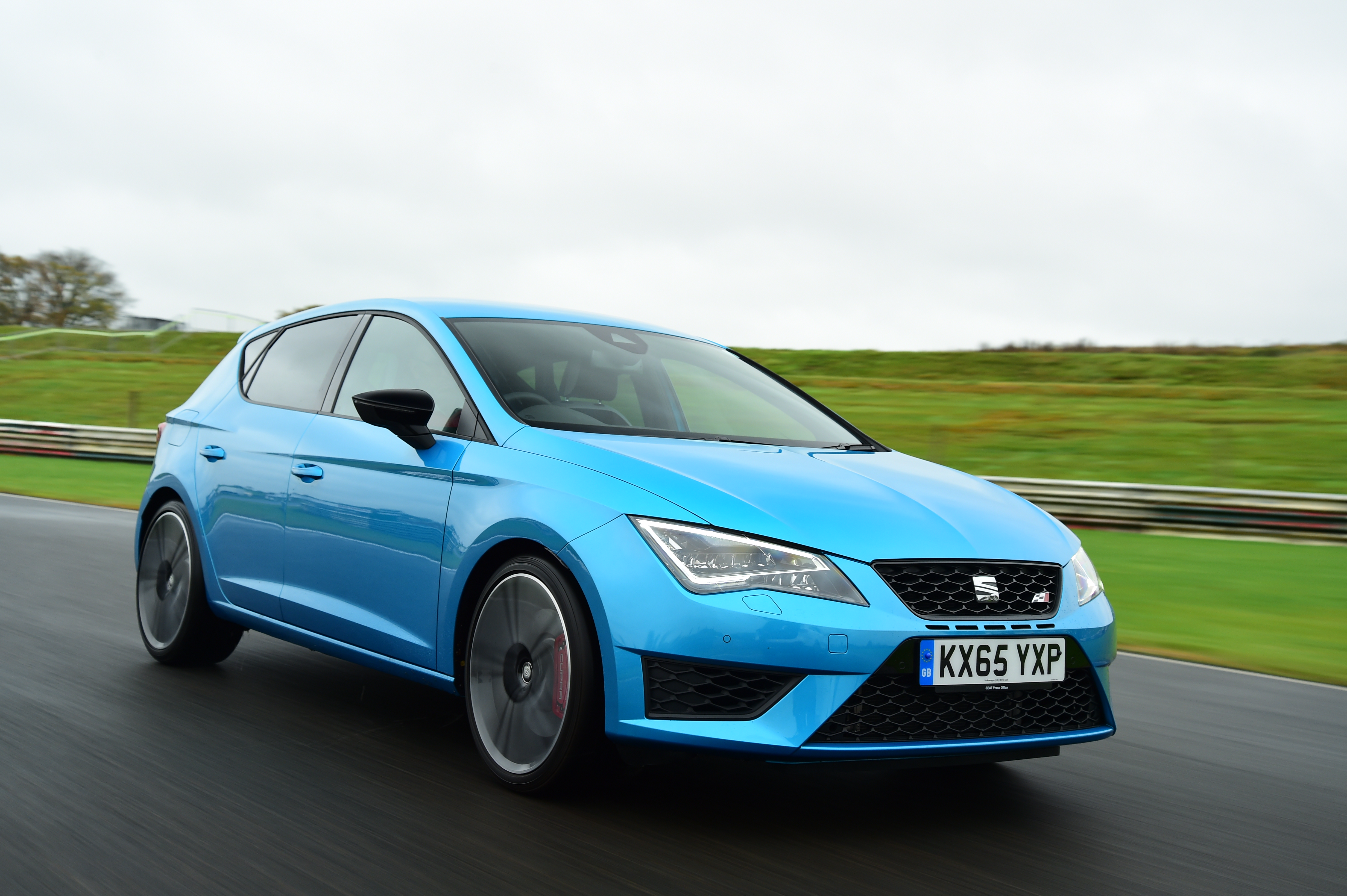 SEAT Leon Cupra 280 front tracking